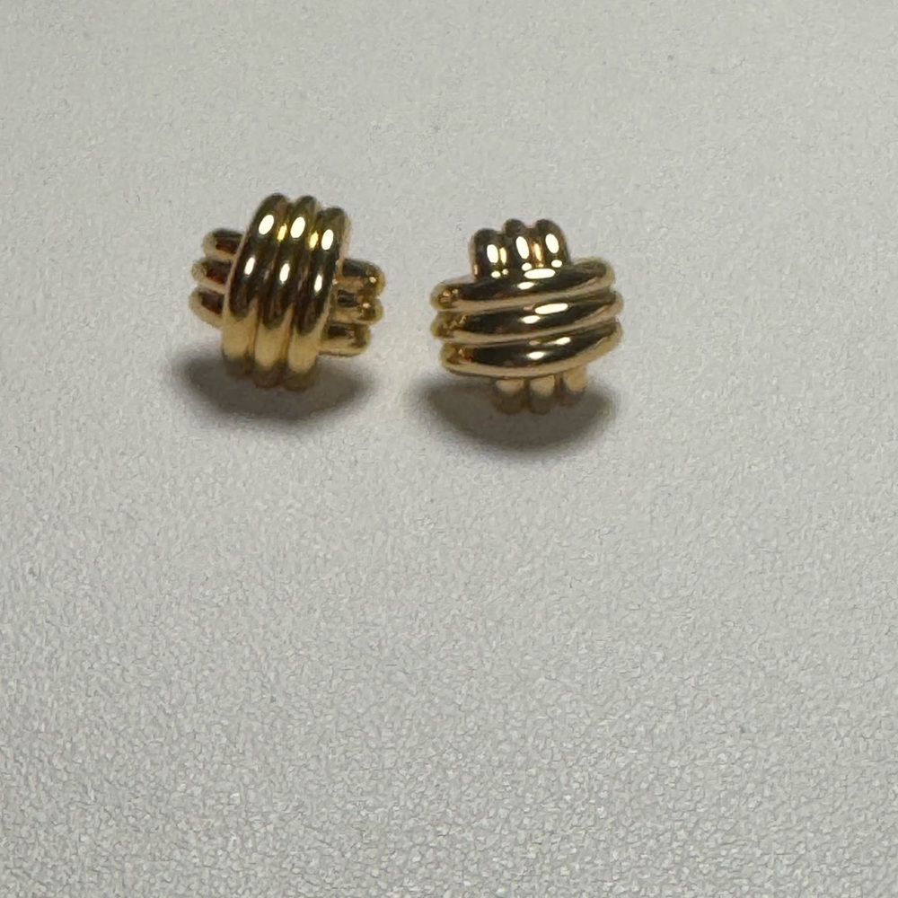 Elegant 14 K Gold Knot Earrings